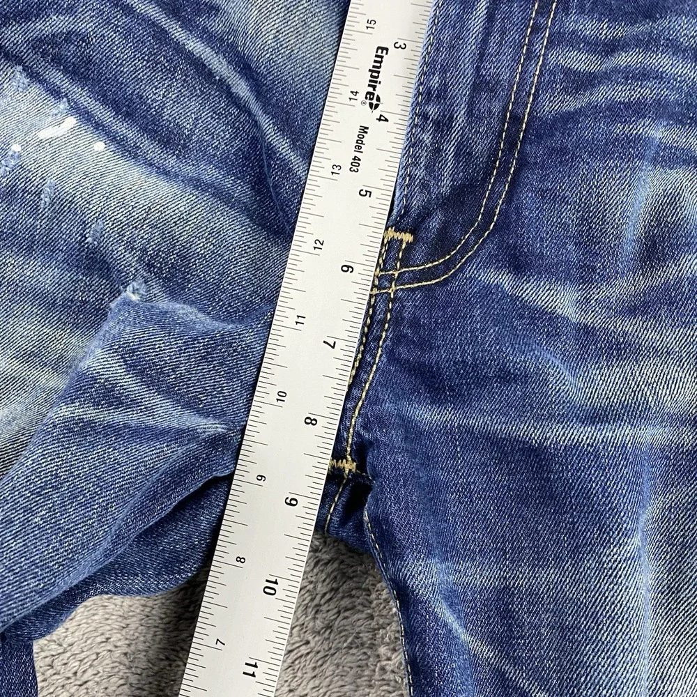 Levis some paint